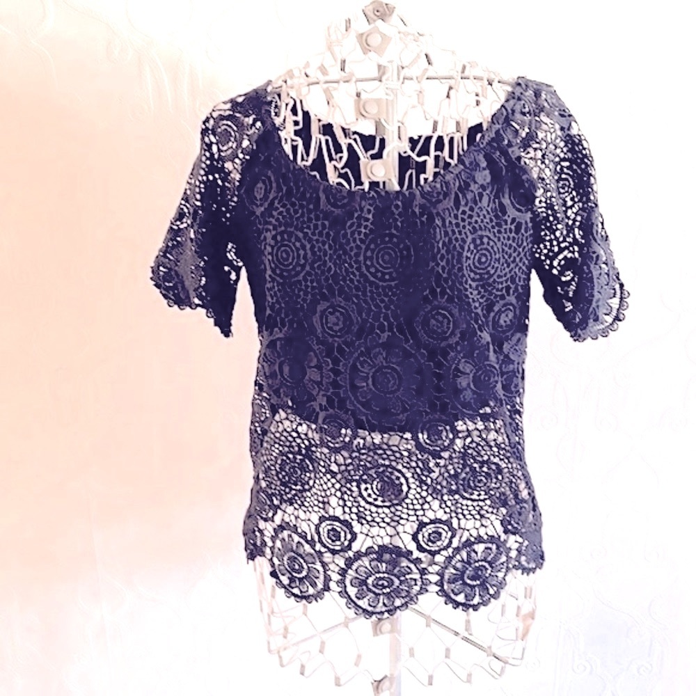 NWOT Navy Lace Top Scoop Neck Short Sleeve